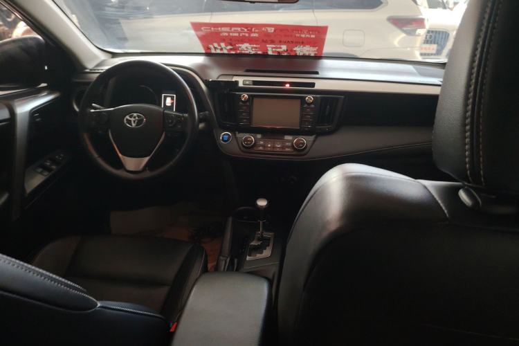 Used Toyota RAV4 2018 2.5L Automatic 4x4 Elite i Edition Interior 2