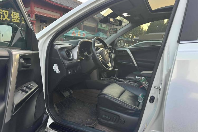 Used Toyota RAV4 2018 2.5L Automatic 4x4 Elite i Edition Interior 2