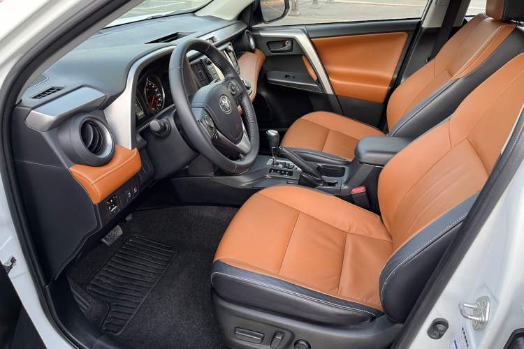 Used Toyota RAV4 2018 2.5L Automatic 4x4 Elite i Edition Interior 2
