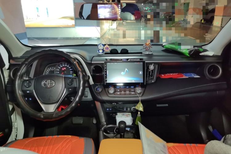Used Toyota RAV4 2018 2.0L CVT Two-Wheel Drive Fashion X Edition Interior 2