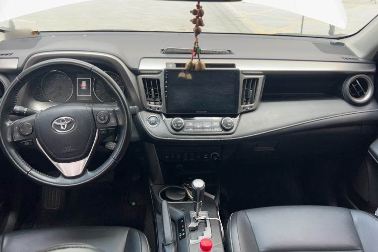Used Toyota RAV4 2018 2.5L Automatic 4x4 Elite i Edition Interior 3
