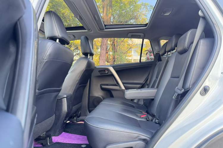 Used Toyota RAV4 2018 2.5L Automatic 4x4 Elite i Edition Interior 3
