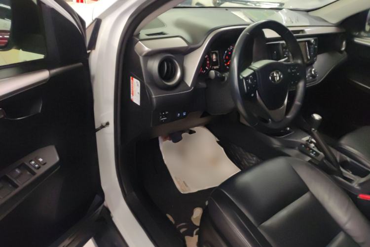 Used Toyota RAV4 2018 2.5L Automatic 4x4 Elite i Edition Interior 3