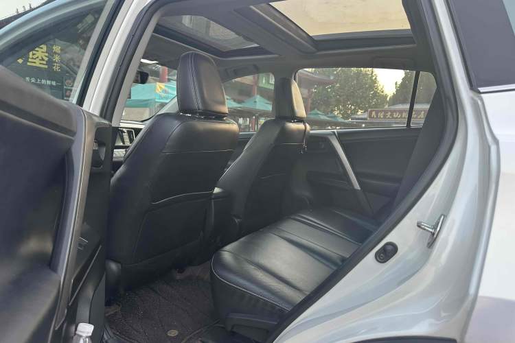 Used Toyota RAV4 2018 2.5L Automatic 4x4 Elite i Edition Interior 3