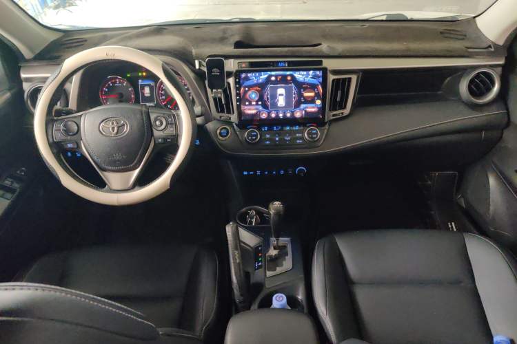 Used Toyota RAV4 2018 2.5L Automatic 4x4 Elite i Edition Interior 3
