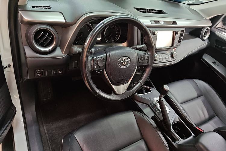Used Toyota RAV4 2018 2.5L Automatic 4x4 Elite i Edition Interior 3