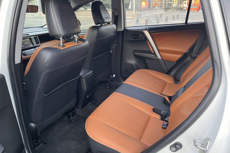 Used Toyota RAV4 2018 2.5L Automatic 4x4 Elite i Edition Interior 3