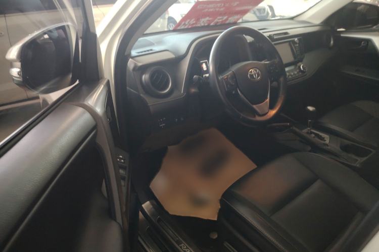 Used Toyota RAV4 2018 2.5L Automatic 4x4 Elite i Edition Interior 4