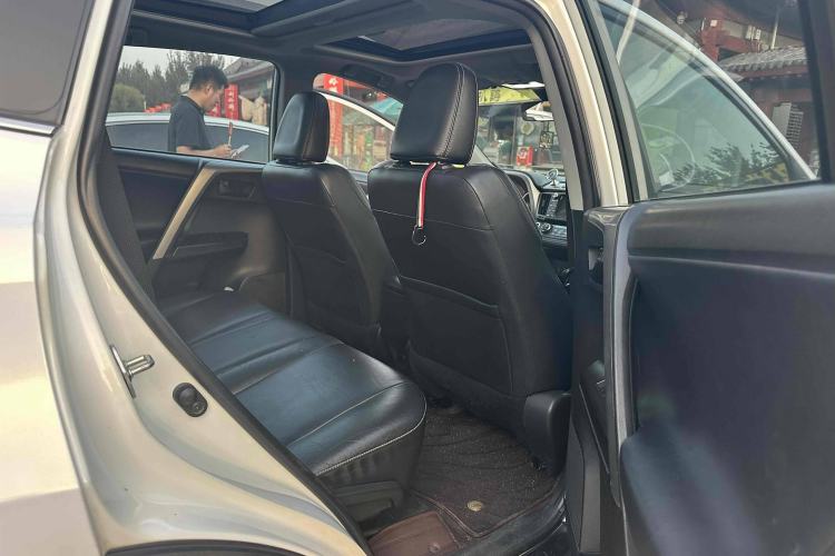 Used Toyota RAV4 2018 2.5L Automatic 4x4 Elite i Edition Interior 4