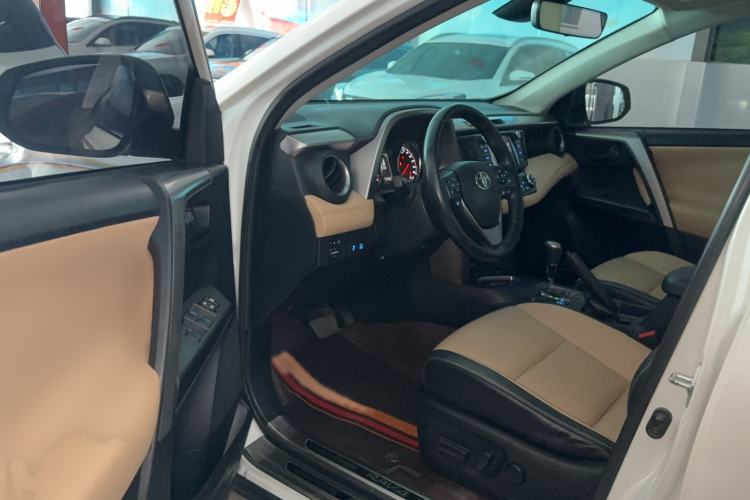 Used Toyota RAV4 2018 2.5L Automatic 4x4 Elite i Edition Interior 4