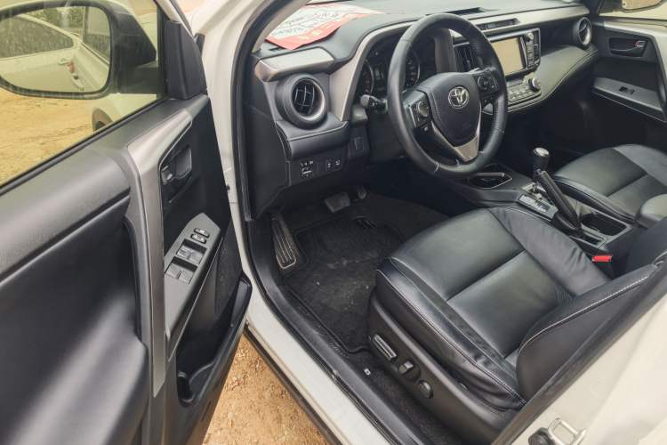 Used Toyota RAV4 2018 2.5L Automatic 4x4 Elite i Edition Interior 4