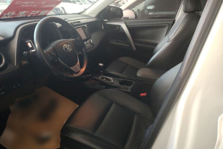 Used Toyota RAV4 2018 2.5L Automatic 4x4 Elite i Edition Interior 5