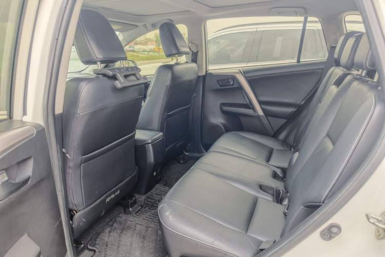 Used Toyota RAV4 2018 2.5L Automatic 4x4 Elite i Edition Interior 5