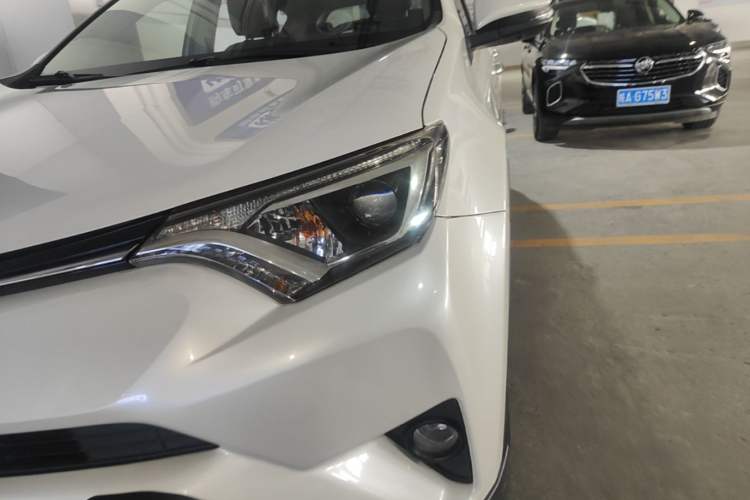 Used Toyota RAV4 2018 2.0L CVT Two-Wheel Drive Fashion X Edition Left Front Headlight