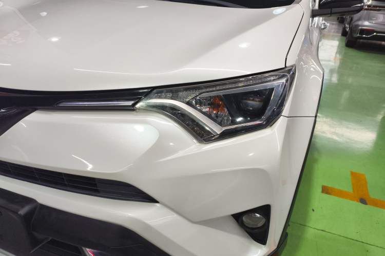 Used Toyota RAV4 2018 2.0L CVT Two-Wheel Drive Fashion X Edition Left Front Headlight