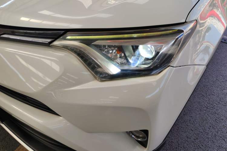 Used Toyota RAV4 2018 2.5L Automatic 4x4 Elite i Edition Left Front Headlight