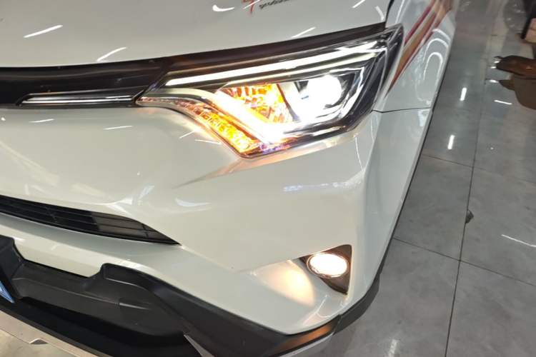 Used Toyota RAV4 2018 2.5L Automatic 4x4 Elite i Edition Left Front Headlight