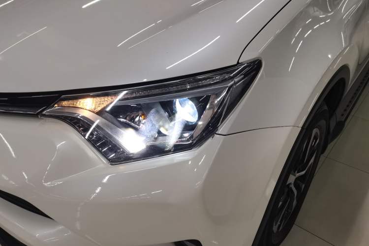 Used Toyota RAV4 2018 2.0L CVT Two-Wheel Drive Fashion X Edition Left Front Headlight