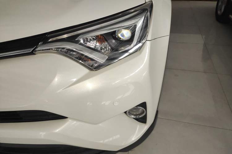 Used Toyota RAV4 2018 2.5L Automatic 4x4 Elite i Edition Left Front Headlight