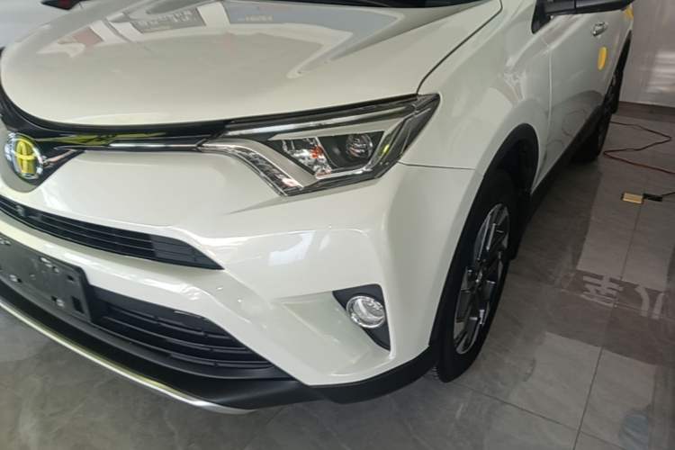 Used Toyota RAV4 2018 2.5L Automatic 4x4 Elite i Edition Left Front Headlight