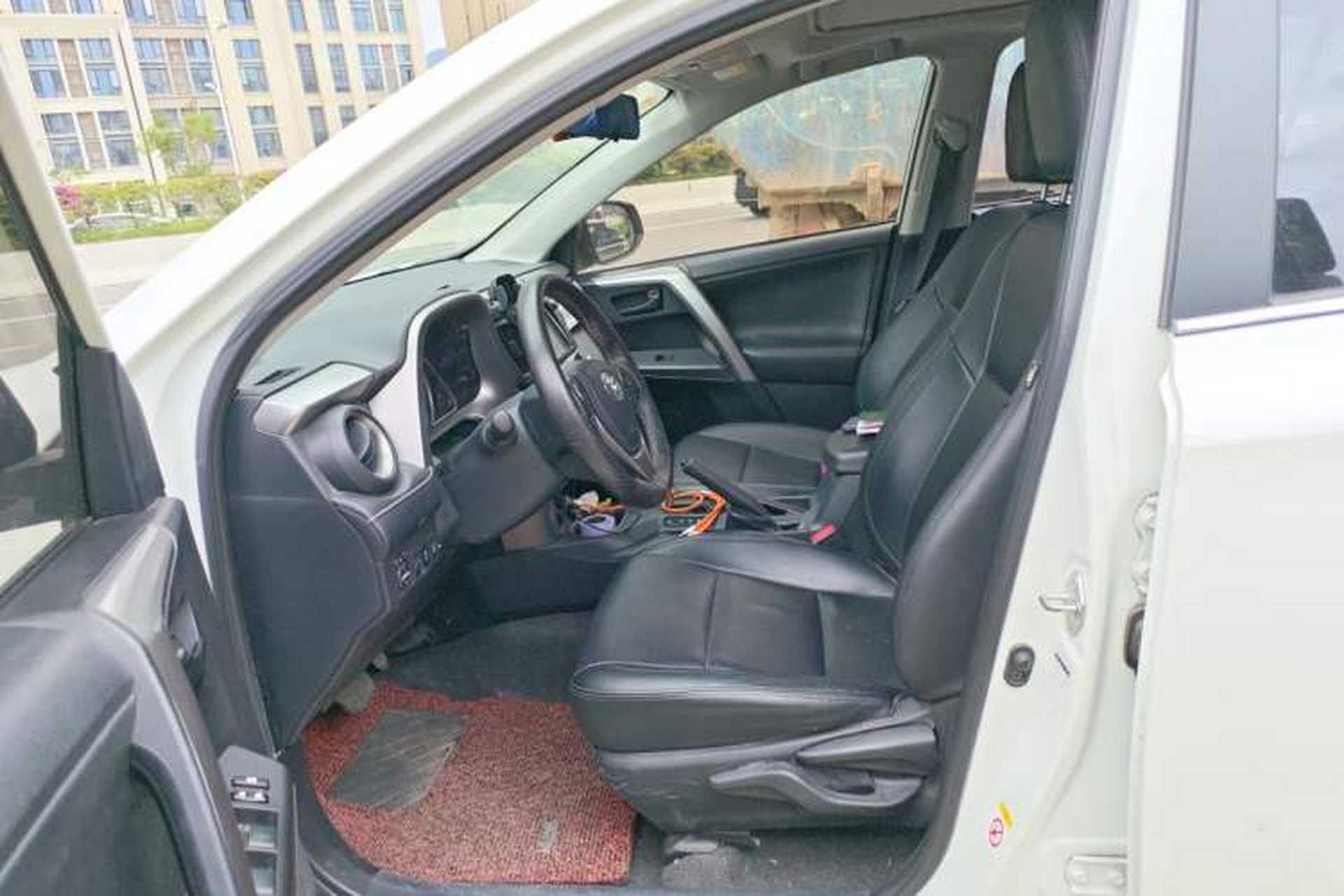 Used Toyota RAV4 2018 2.0L CVT Two-Wheel Drive Fashion X Edition Left Front Seat