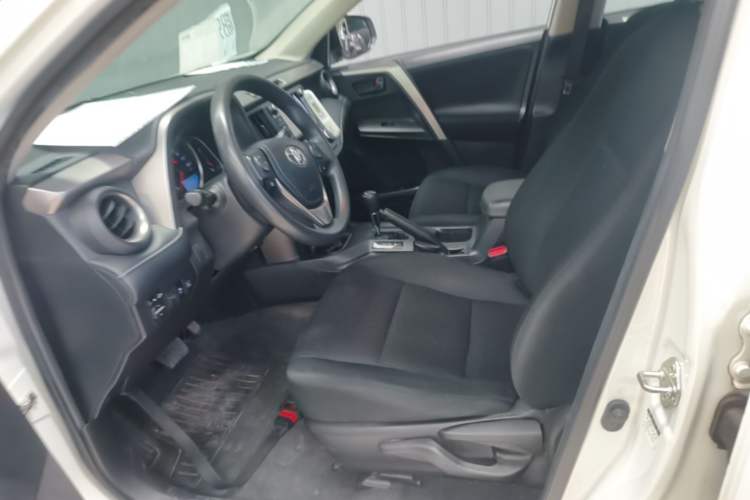 Used Toyota RAV4 2018 2.0L CVT Two-Wheel Drive Fashion X Edition Left Front Seat