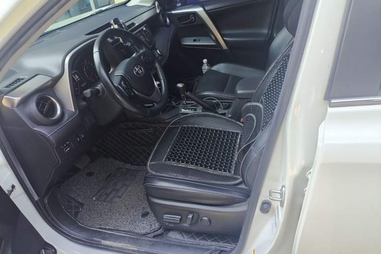 Used Toyota RAV4 2018 2.5L Automatic 4x4 Elite i Edition Left Front Seat