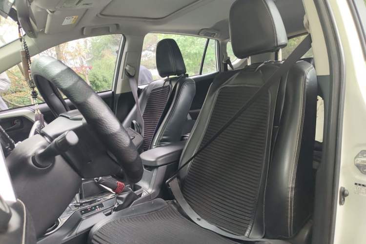 Used Toyota RAV4 2018 2.0L CVT Two-Wheel Drive Fashion X Edition Left Front Seat