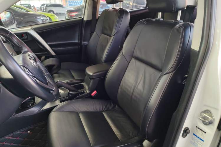 Used Toyota RAV4 2018 2.5L Automatic 4x4 Elite i Edition Left Front Seat