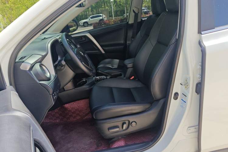 Used Toyota RAV4 2018 2.5L Automatic 4x4 Elite i Edition Left Front Seat