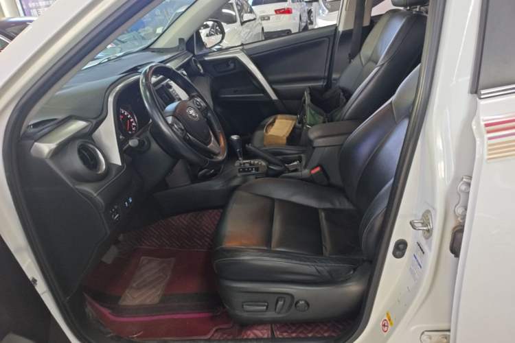 Used Toyota RAV4 2018 2.5L Automatic 4x4 Elite i Edition Left Front Seat