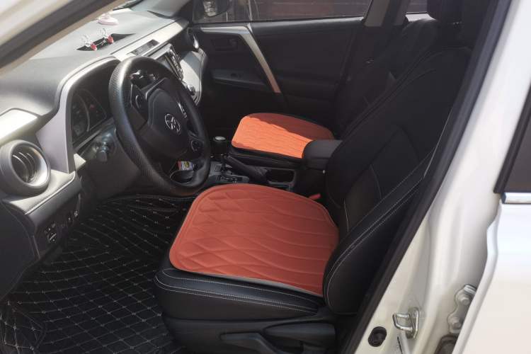 Used Toyota RAV4 2018 2.0L CVT Two-Wheel Drive Fashion X Edition Left Front Seat