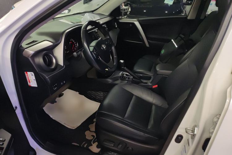 Used Toyota RAV4 2018 2.5L Automatic 4x4 Elite i Edition Left Front Seat