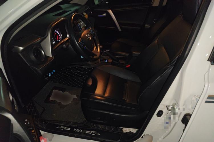 Used Toyota RAV4 2018 2.5L Automatic 4x4 Elite i Edition Left Front Seat