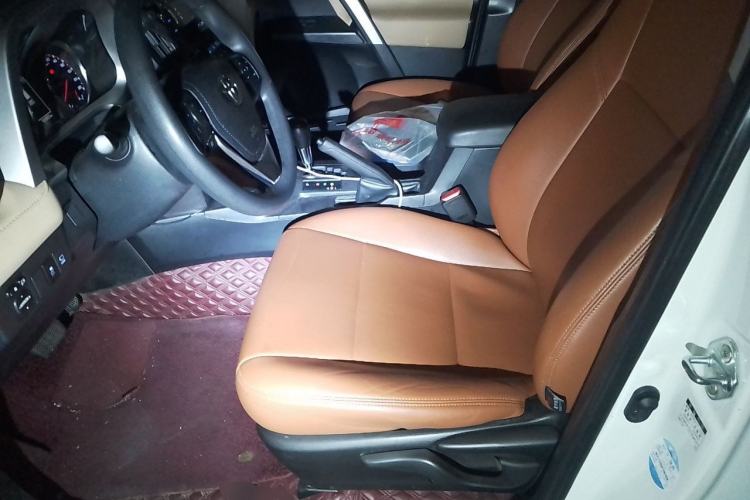 Used Toyota RAV4 2018 2.0L CVT Two-Wheel Drive Fashion X Edition Left Front Seat