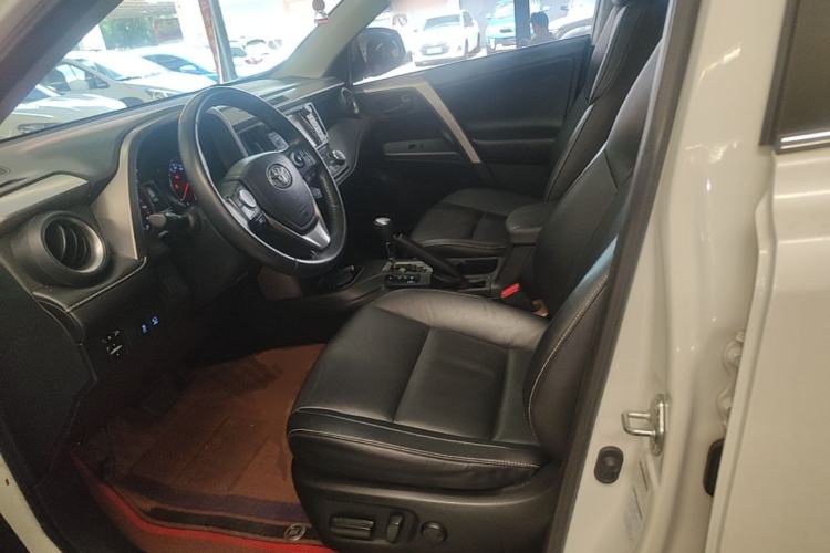 Used Toyota RAV4 2018 2.5L Automatic 4x4 Elite i Edition Left Front Seat