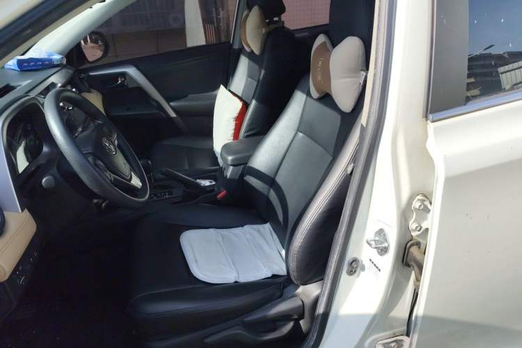 Used Toyota RAV4 2018 2.0L CVT Two-Wheel Drive Fashion X Edition Left Front Seat