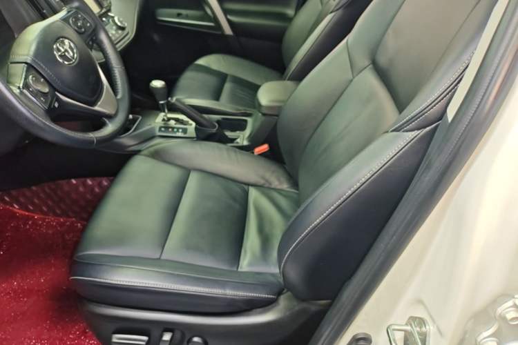 Used Toyota RAV4 2018 2.5L Automatic 4x4 Elite i Edition Left Front Seat
