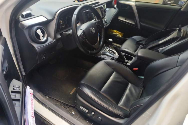 Used Toyota RAV4 2018 2.5L Automatic 4x4 Elite i Edition Left Front Seat