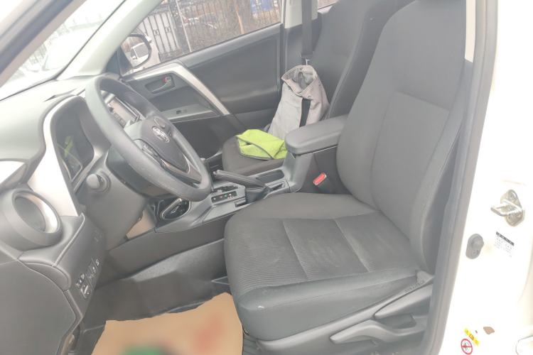 Used Toyota RAV4 2018 2.0L CVT Two-Wheel Drive Fashion X Edition Left Front Seat