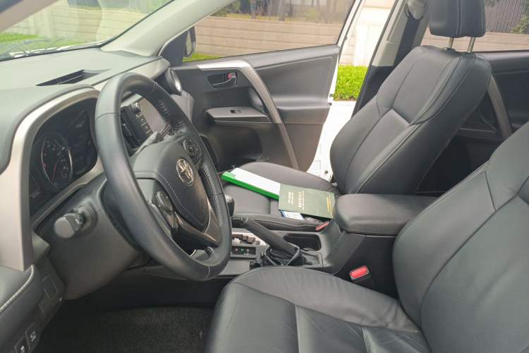 Used Toyota RAV4 2018 2.5L Automatic 4x4 Elite i Edition Left Front Seat