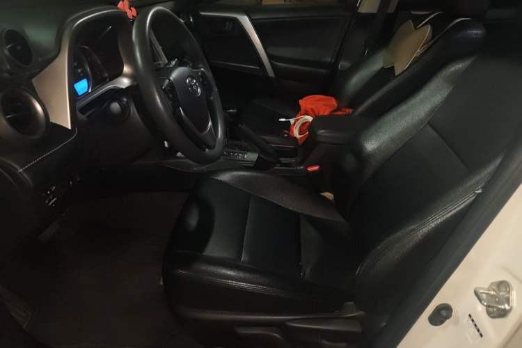 Used Toyota RAV4 2018 2.0L CVT Two-Wheel Drive Fashion X Edition Left Front Seat