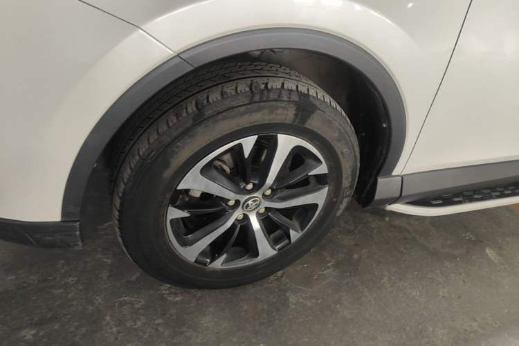 Used Toyota RAV4 2018 2.0L CVT Two-Wheel Drive Fashion X Edition Left Front Wheel Hub