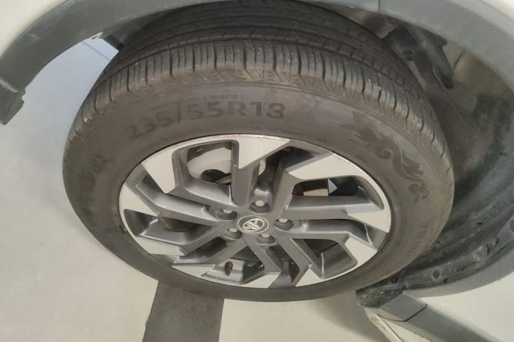 Used Toyota RAV4 2018 2.5L Automatic 4x4 Elite i Edition Left Front Wheel Hub