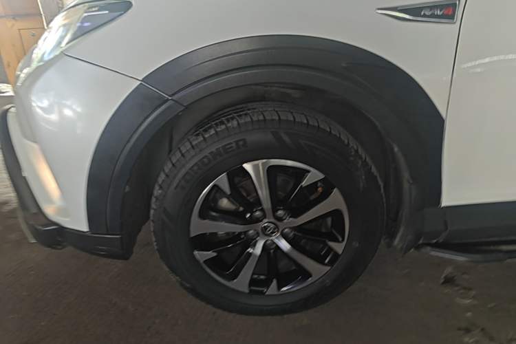 Used Toyota RAV4 2018 2.0L CVT Two-Wheel Drive Fashion X Edition Left Front Wheel Hub