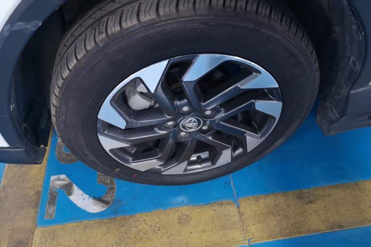 Used Toyota RAV4 2018 2.5L Automatic 4x4 Elite i Edition Left Front Wheel Hub