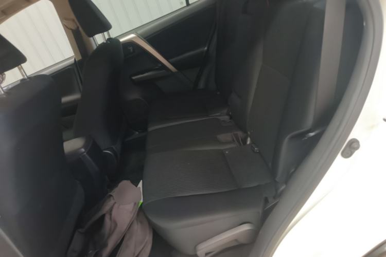 Used Toyota RAV4 2018 2.0L CVT Two-Wheel Drive Fashion X Edition Left Rear Seat