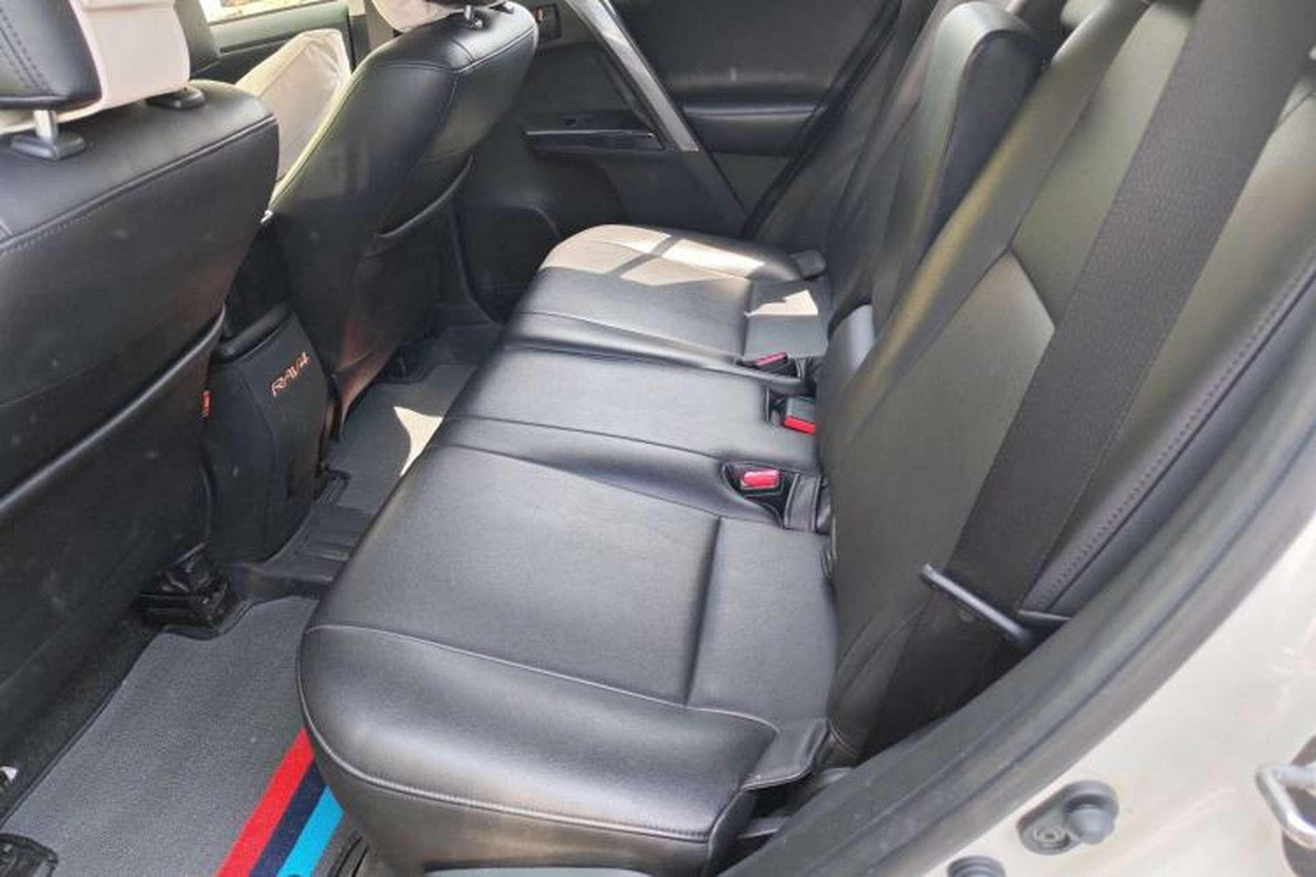 Used Toyota RAV4 2018 2.0L CVT Two-Wheel Drive Fashion X Edition Left Rear Seat