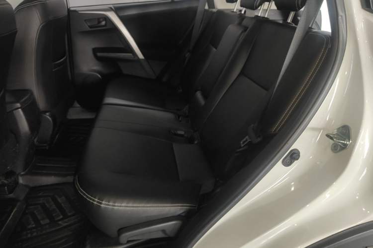 Used Toyota RAV4 2018 2.0L CVT Two-Wheel Drive Fashion X Edition Left Rear Seat