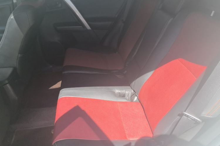 Used Toyota RAV4 2018 2.0L CVT Two-Wheel Drive Fashion X Edition Left Rear Seat